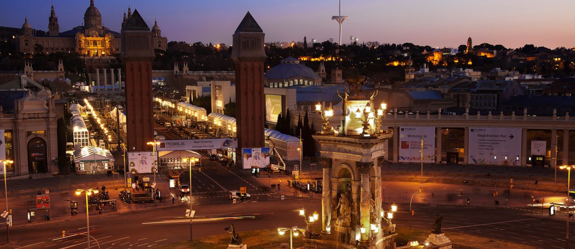 Plaza España at night